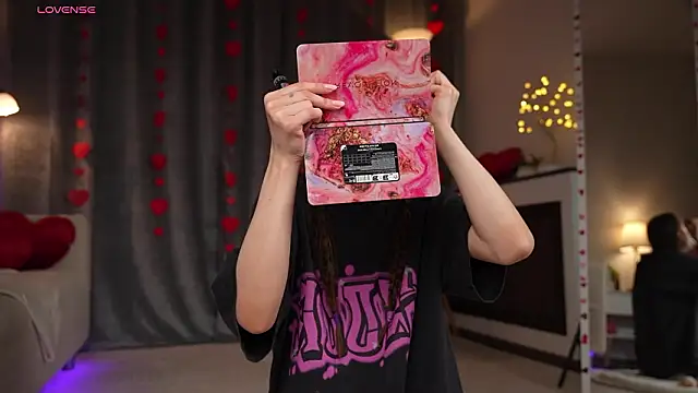 Amely Young online show from 02.15.26