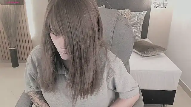 Snapshot of celestica_rose chatting on 05.30.26 celestica rose online show from 05.30.26