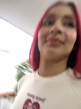 Snapshot of HannaRed_ chatting on 10.09.25 HannaRed online show from 10.09.25