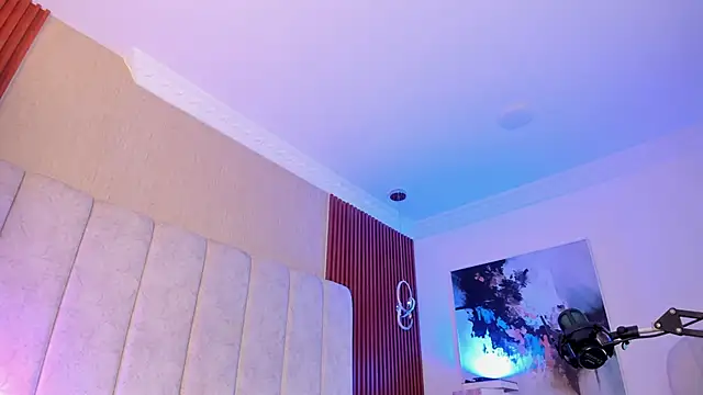 Snapshot of HannaRed_ chatting on 10.11.25 HannaRed online show from 10.11.25