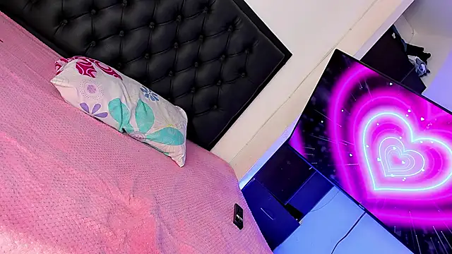 Snapshot of Maryonthemoon chatting on 09.27.25 Maryonthemoon online show from 09.27.25