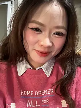 Snapshot of Hellen_111 chatting on 10.28.25 Hellen 111 online show from 10.28.25