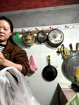 Snapshot of Hellen_111 chatting on 11.18.25 Hellen 111 online show from 11.18.25