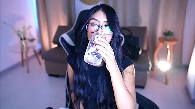 Sara albrecht online show from 03.06.25