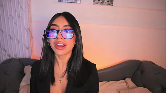 Sara albrecht online show from 10.16.25