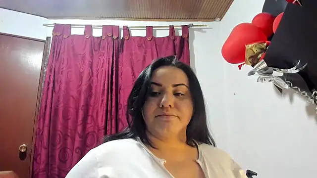 Snapshot of tetasgrandes_karol chatting on 12.27.24 tetasgrandes karol online show from 12.27.24