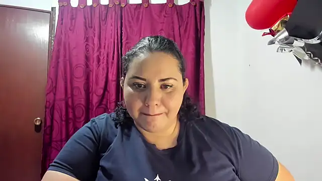 Snapshot of tetasgrandes_karol chatting on 12.31.24 tetasgrandes karol online show from 12.31.24