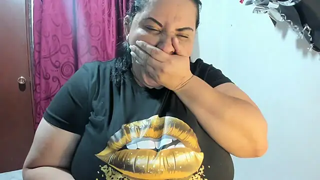 Snapshot of tetasgrandes_karol chatting on 01.05.25 tetasgrandes karol online show from 01.05.25