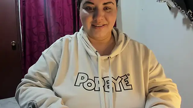 Snapshot of tetasgrandes_karol chatting on 01.05.25 tetasgrandes karol online show from 01.05.25