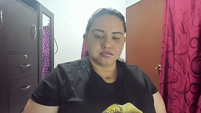 Snapshot of tetasgrandes_karol chatting on 01.21.25 tetasgrandes karol online show from 01.21.25