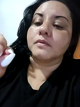 Snapshot of tetasgrandes_karol chatting on 02.23.25 tetasgrandes karol online show from 02.23.25