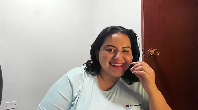 Snapshot of tetasgrandes_karol chatting on 03.21.25 tetasgrandes karol online show from 03.21.25