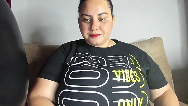 Snapshot of tetasgrandes_karol chatting on 09.13.25 tetasgrandes karol online show from 09.13.25