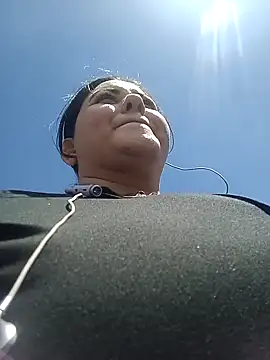 Snapshot of tetasgrandes_karol chatting on 09.21.25 tetasgrandes karol online show from 09.21.25