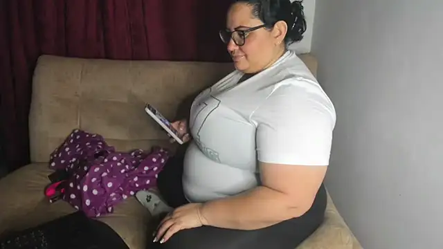 Snapshot of tetasgrandes_karol chatting on 10.21.25 tetasgrandes karol online show from 10.21.25