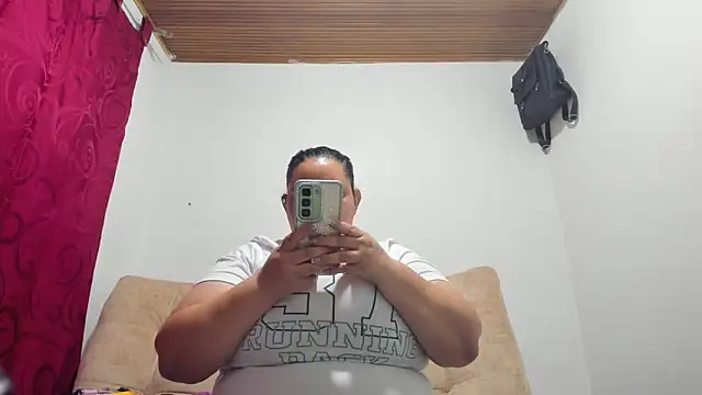 Snapshot of tetasgrandes_karol chatting on 11.03.25 tetasgrandes karol online show from 11.03.25