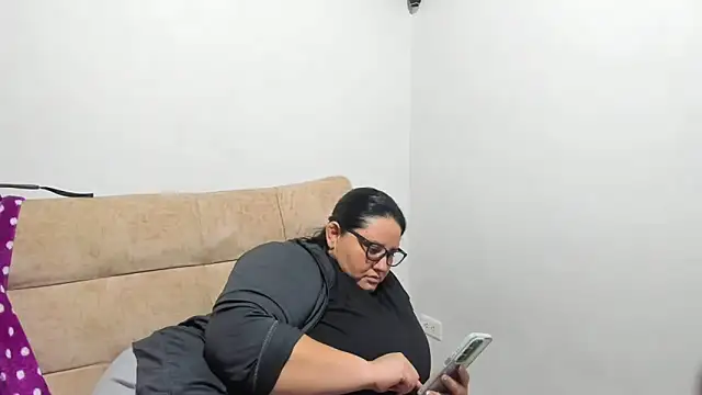 Snapshot of tetasgrandes_karol chatting on 11.09.25 tetasgrandes karol online show from 11.09.25