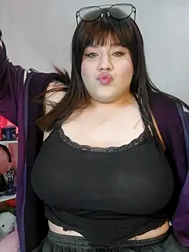 ItsNaiixa online show from 10.11.25