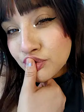 ItsNaiixa online show from 04.10.26