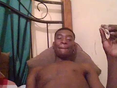 Snapshot of SmallGoodNut chatting on 11.06.25 SmallGoodNut online show from 11.06.25