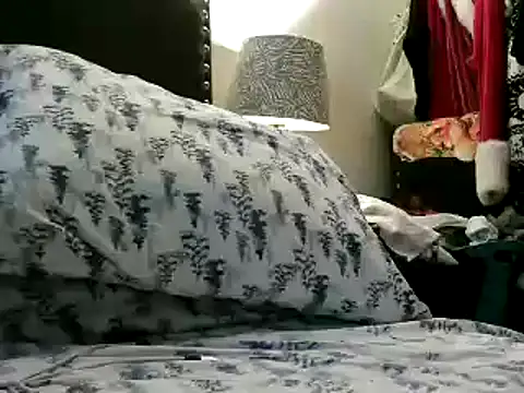 Snapshot of WHITEDAROSE chatting on 03.22.25 WHITEDAROSE online show from 03.22.25