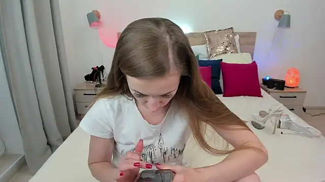 KateRedgar online show from 10.26.25