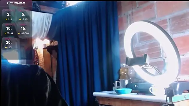 Snapshot of Alanagracia chatting on 11.06.25 Alanagracia online show from 11.06.25