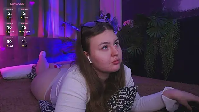 Snapshot of Mia__Peach chatting on 12.06.24 Mia Peach online show from 12.06.24