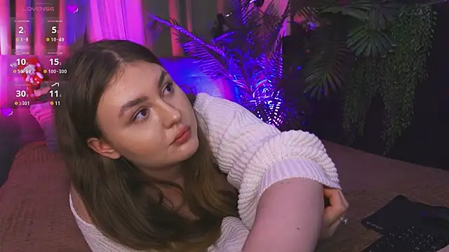 Snapshot of Mia__Peach chatting on 12.10.24 Mia Peach online show from 12.10.24