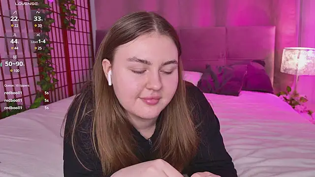 Snapshot of Mia__Peach chatting on 02.22.25 Mia Peach online show from 02.22.25