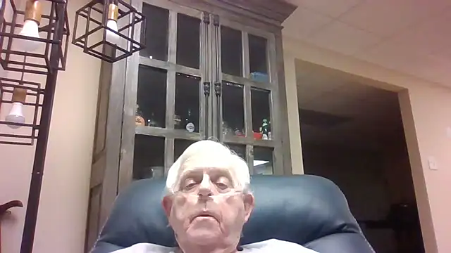 Snapshot of bootlegmanz chatting on 02.16.26 bootlegmanz online show from 02.16.26