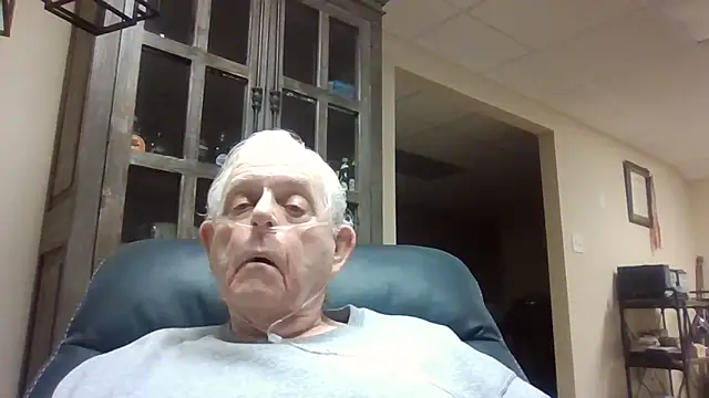 Snapshot of bootlegmanz chatting on 02.17.26 bootlegmanz online show from 02.17.26