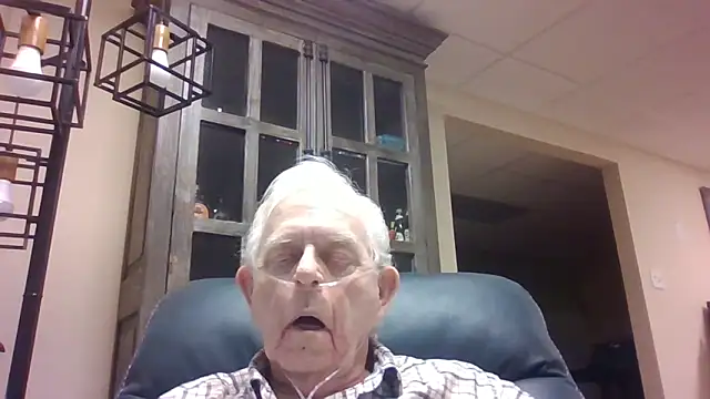 Snapshot of bootlegmanz chatting on 02.18.26 bootlegmanz online show from 02.18.26