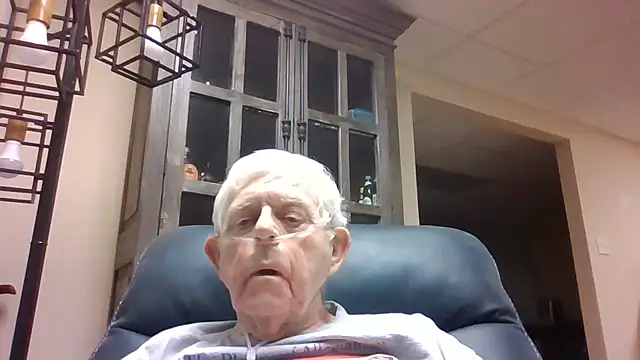 Snapshot of bootlegmanz chatting on 06.19.26 bootlegmanz online show from 06.19.26