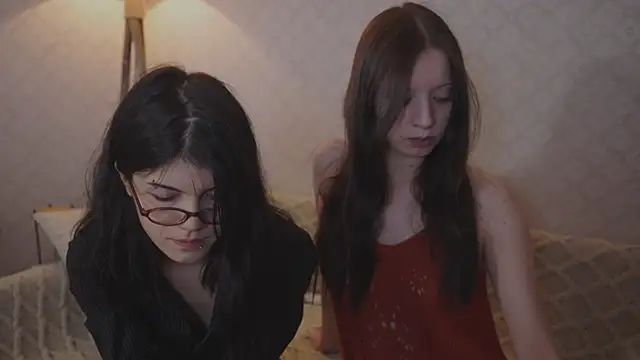 Snapshot of the_cure___ chatting on 11.09.25 the cure online show from 11.09.25