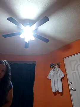 Snapshot of miicheele32 chatting on 10.15.25 miicheele32 online show from 10.15.25