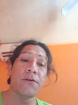 Snapshot of miicheele32 chatting on 10.18.25 miicheele32 online show from 10.18.25