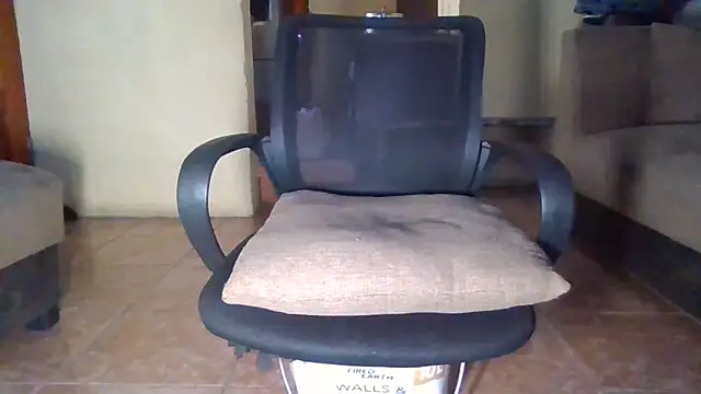 Snapshot of SmallGoodNutts chatting on 09.25.25 SmallGoodNutts online show from 09.25.25