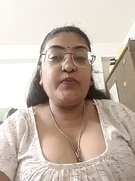 LAVERNIYA  online show from 09.09.25