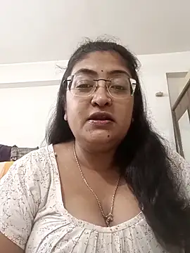 LAVERNIYA  online show from 11.03.25