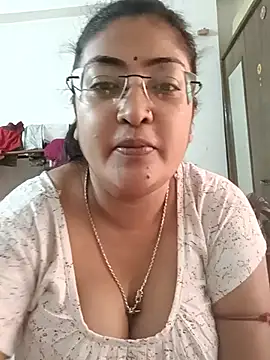 LAVERNIYA  online show from 11.04.25