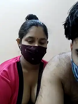Snapshot of IND_COUPLE1 chatting on 12.23.24 IND COUPLE1 online show from 12.23.24