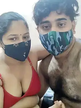 Snapshot of IND_COUPLE1 chatting on 01.02.25 IND COUPLE1 online show from 01.02.25