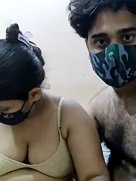 Snapshot of IND_COUPLE1 chatting on 01.04.25 IND COUPLE1 online show from 01.04.25