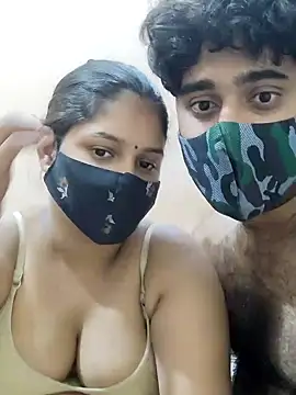 Snapshot of IND_COUPLE1 chatting on 01.05.25 IND COUPLE1 online show from 01.05.25