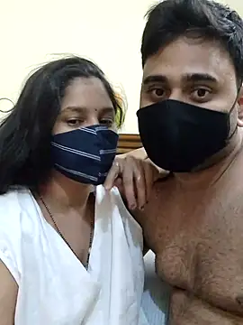 Snapshot of IND_COUPLE1 chatting on 02.10.25 IND COUPLE1 online show from 02.10.25