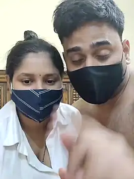 Snapshot of IND_COUPLE1 chatting on 02.10.25 IND COUPLE1 online show from 02.10.25