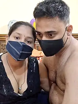 Snapshot of IND_COUPLE1 chatting on 02.18.25 IND COUPLE1 online show from 02.18.25