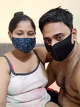 Snapshot of IND_COUPLE1 chatting on 03.22.25 IND COUPLE1 online show from 03.22.25