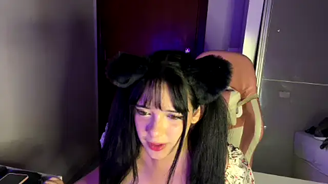 Snapshot of kitttyuwu chatting on 01.12.25 kitttyuwu online show from 01.12.25